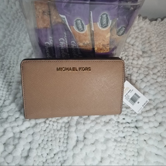 Michael Kors Handbags - Nude Michael Kors wallet